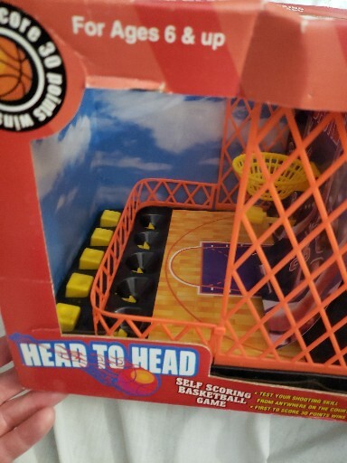 Head to Head Self Scoring Basketball Game NEW 2002 Blue Sky LTD New And Sealed