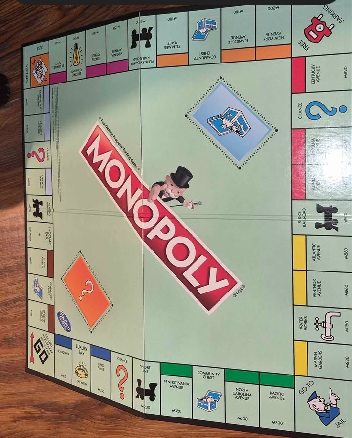 Monopoly Original Version Property Trading Board Game (Hasbro Gaming, 2021)