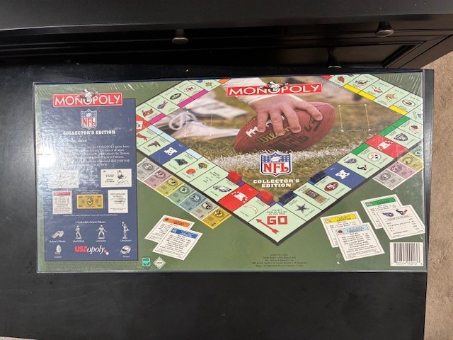 2004 NFL Collectors Edition Monopoly Game by Hasbro – NEW IN BOX