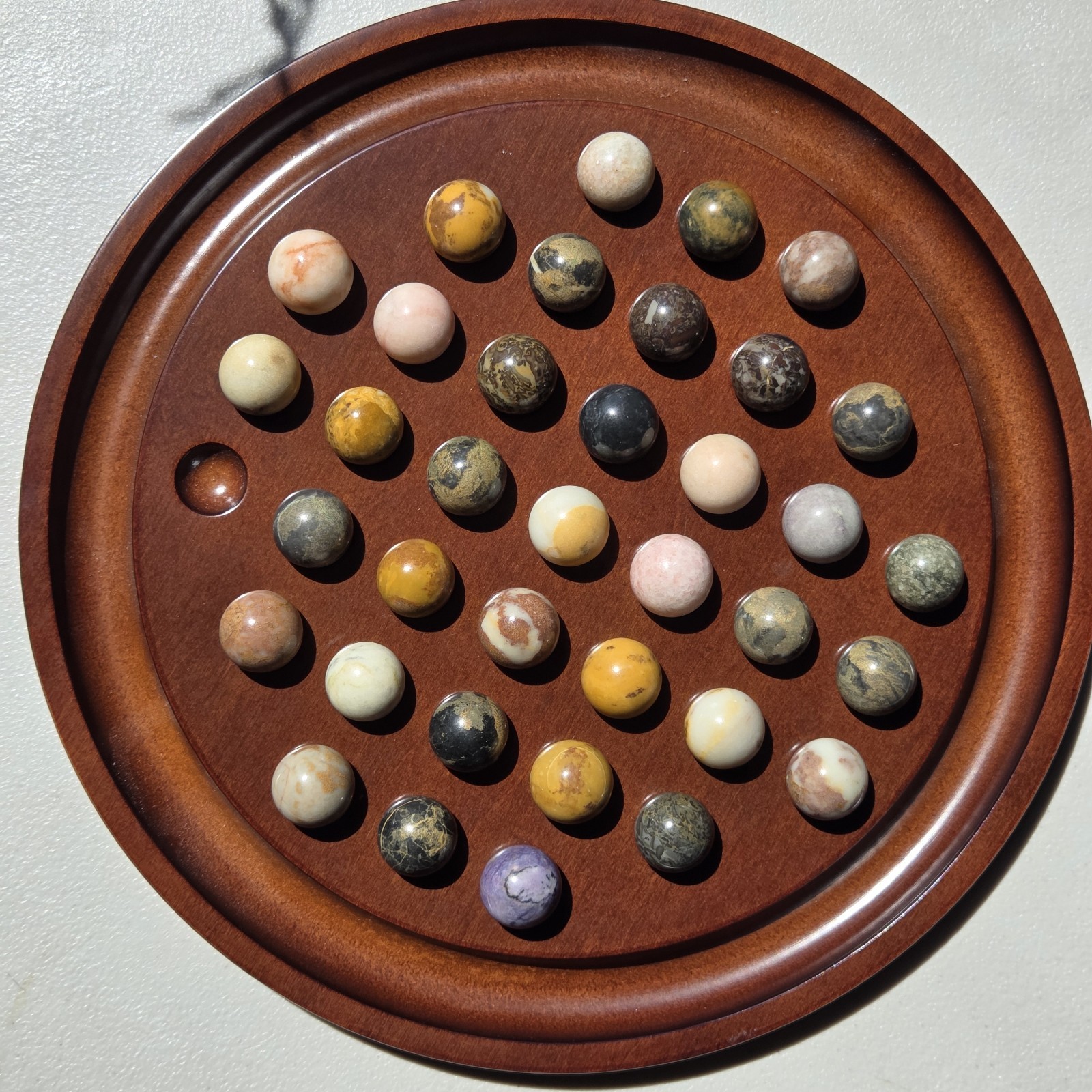 Vintage 1994 Bombay Company 13.5” Solitaire Wooden Game Board 36 Marbles
