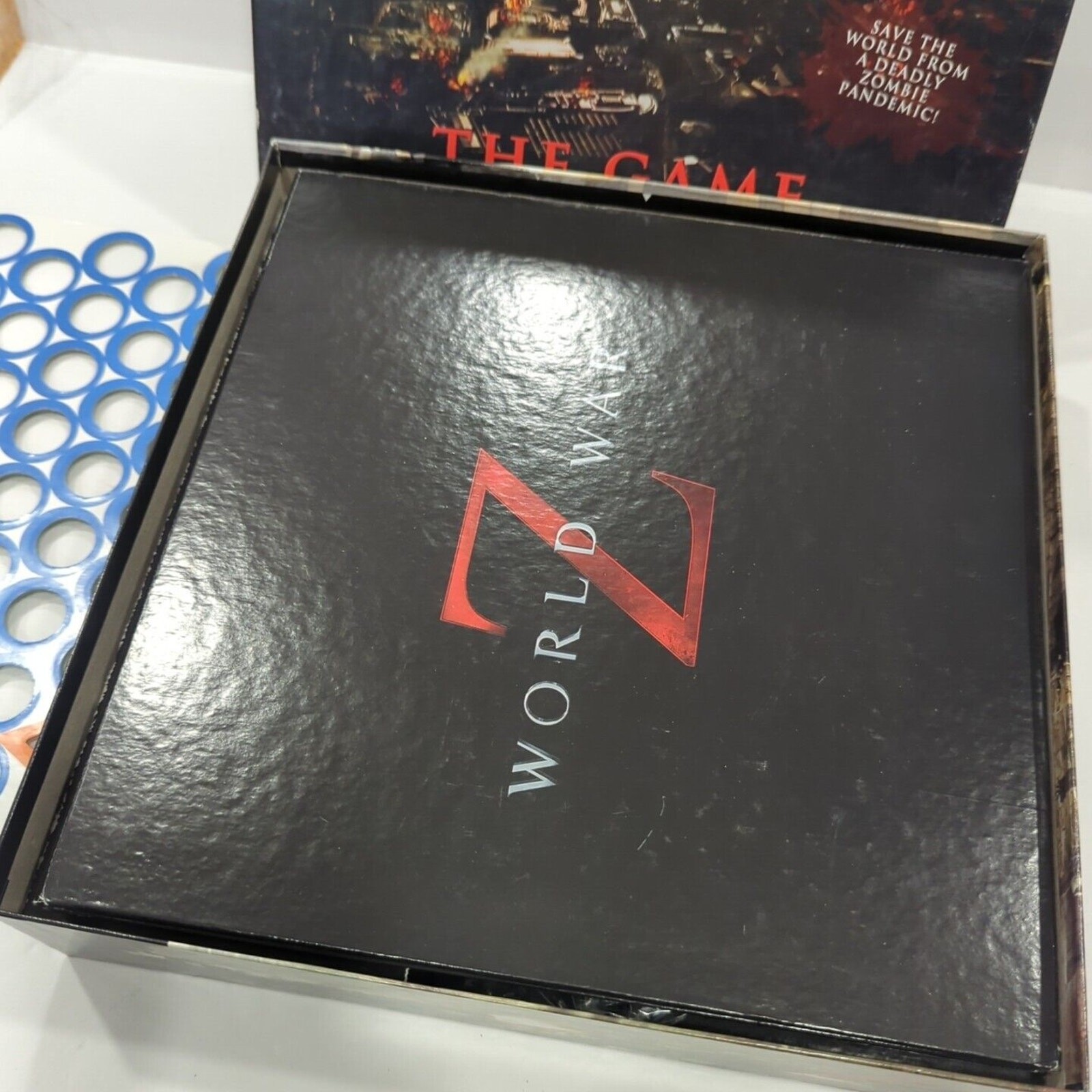 UNIVERSITY GAMES , WORLD WAR Z , THE GAME BOARD GAME – 2013 EDITION