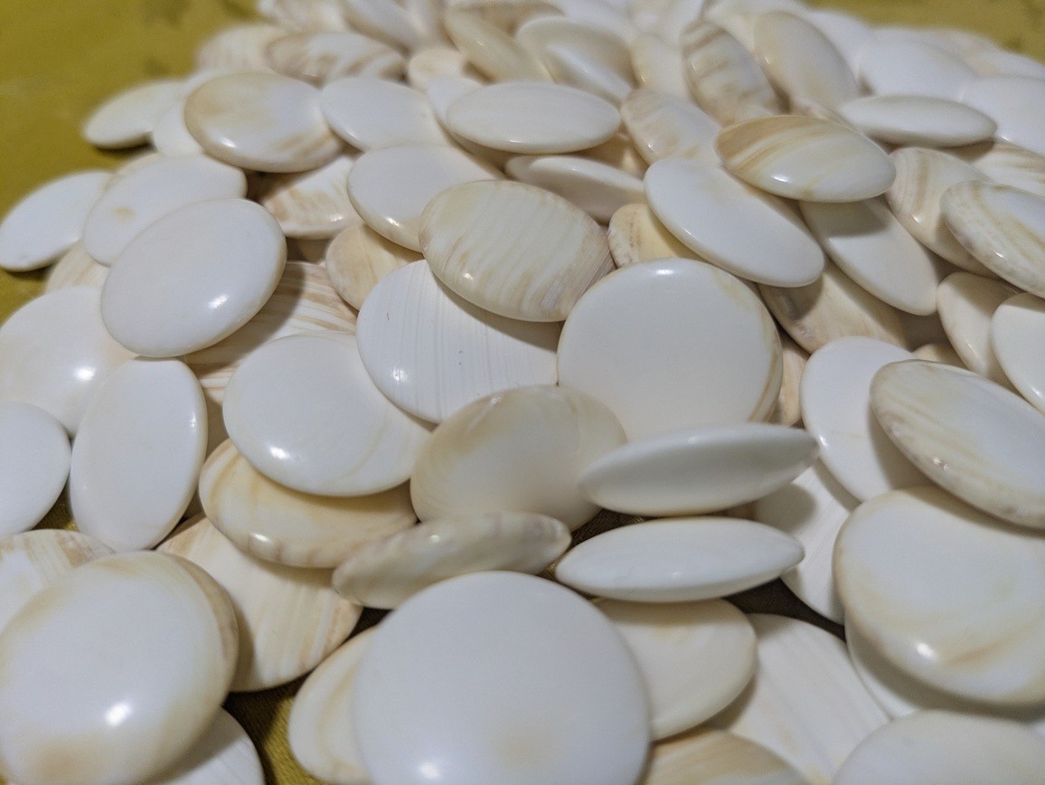 Vintage Suwabute Clam Go Stones Size22 made in Hyuga with Go Bowls Japan