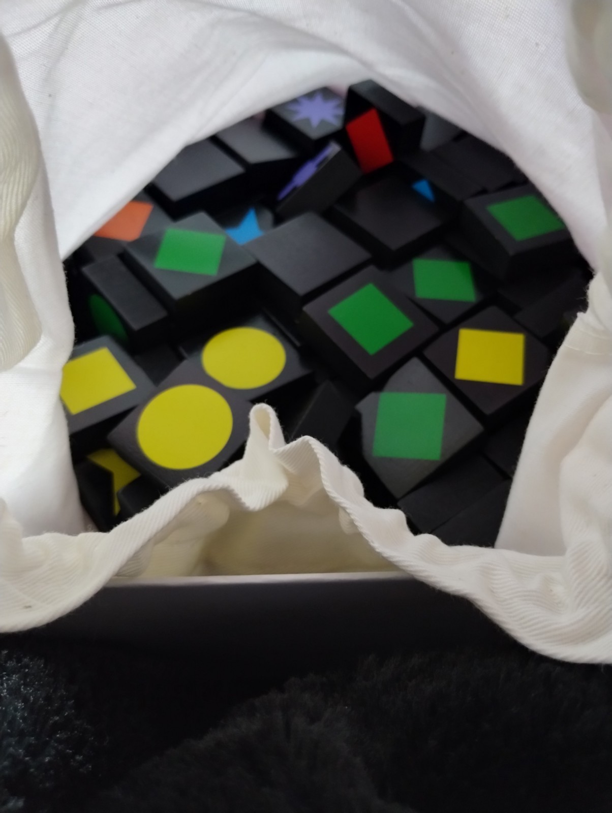 Qwirkle Tile Game – Mix, Match, Score and Win! Mindware 2006 Fun, strategy, easy