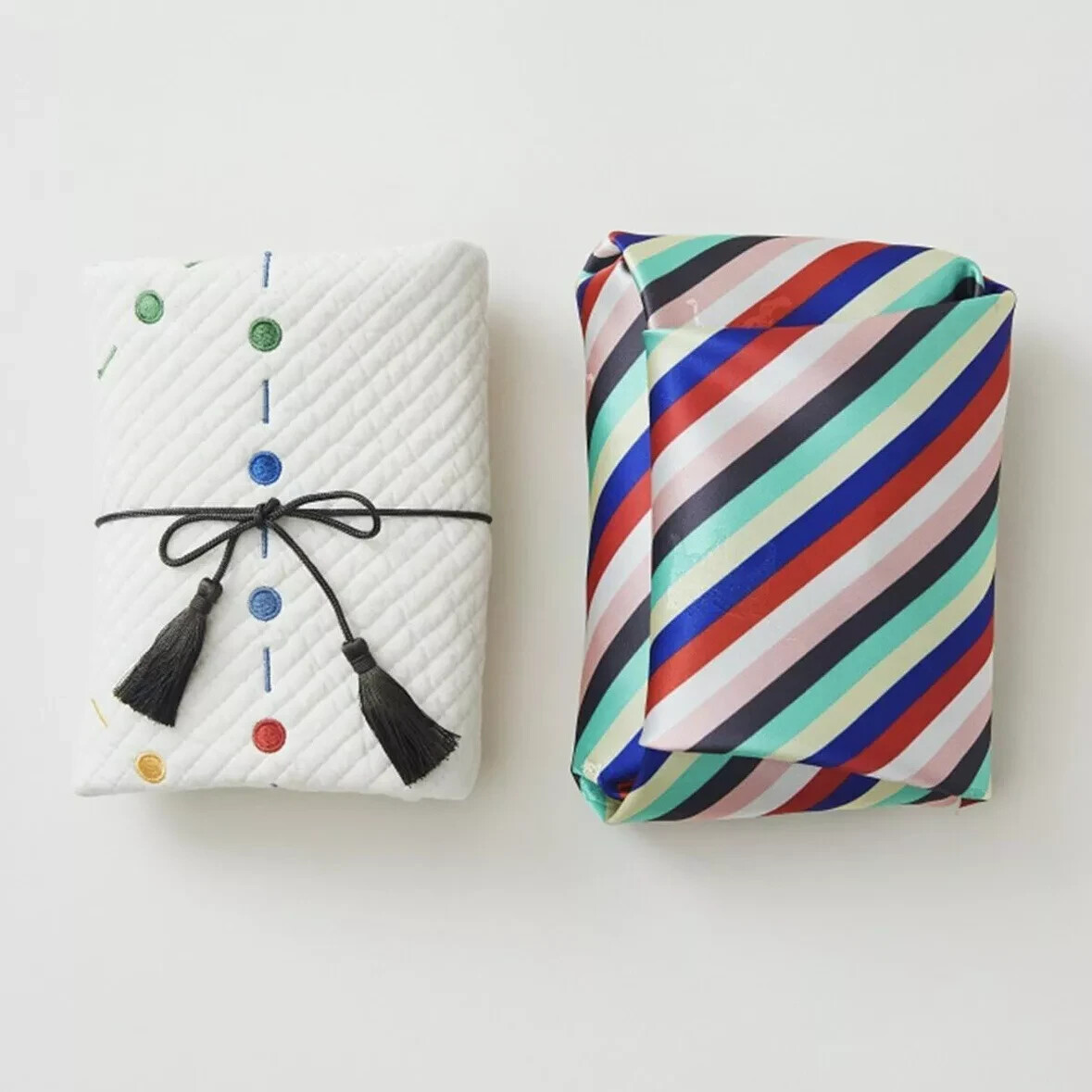 Hohodang, Yut Nori Set Korean Traditional New Year Board Game With Colored Cloth