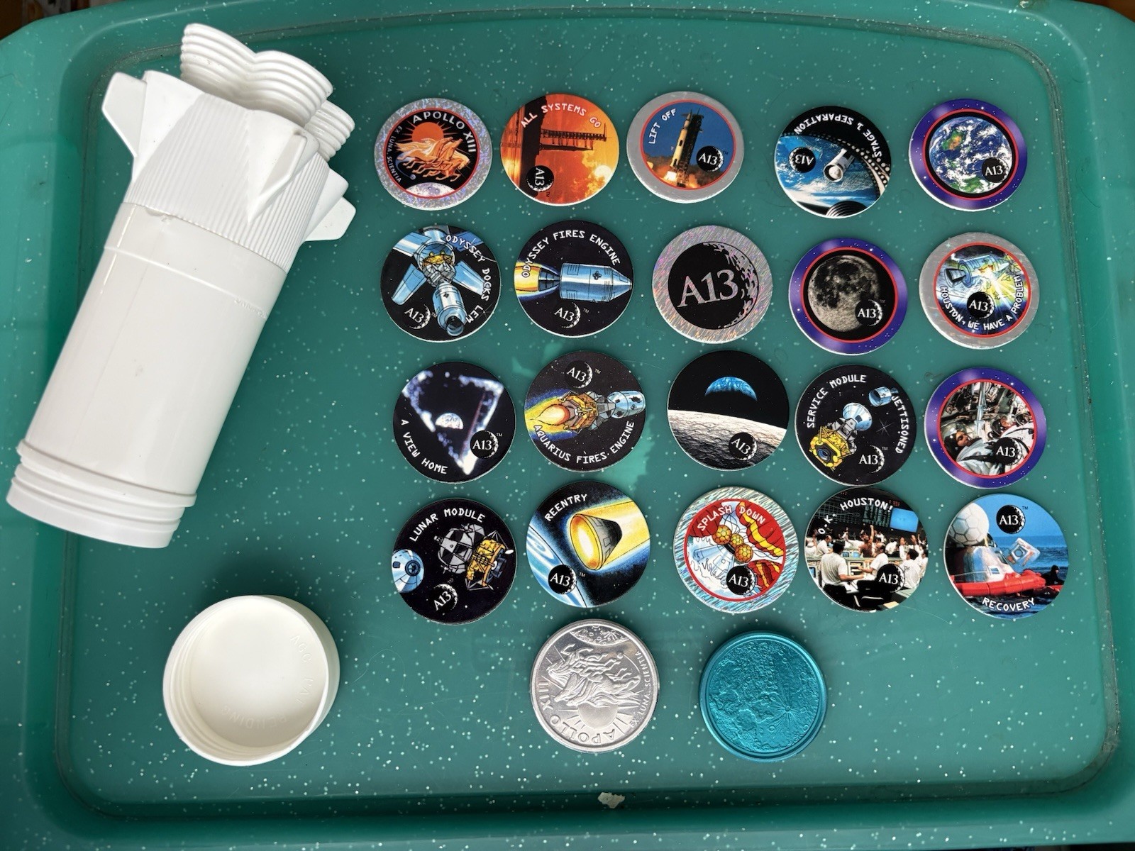 1995 Hardees Apollo 13 Pogs COMPLETE SET OF 20 POGS + 2 Slammers & Storage Base.