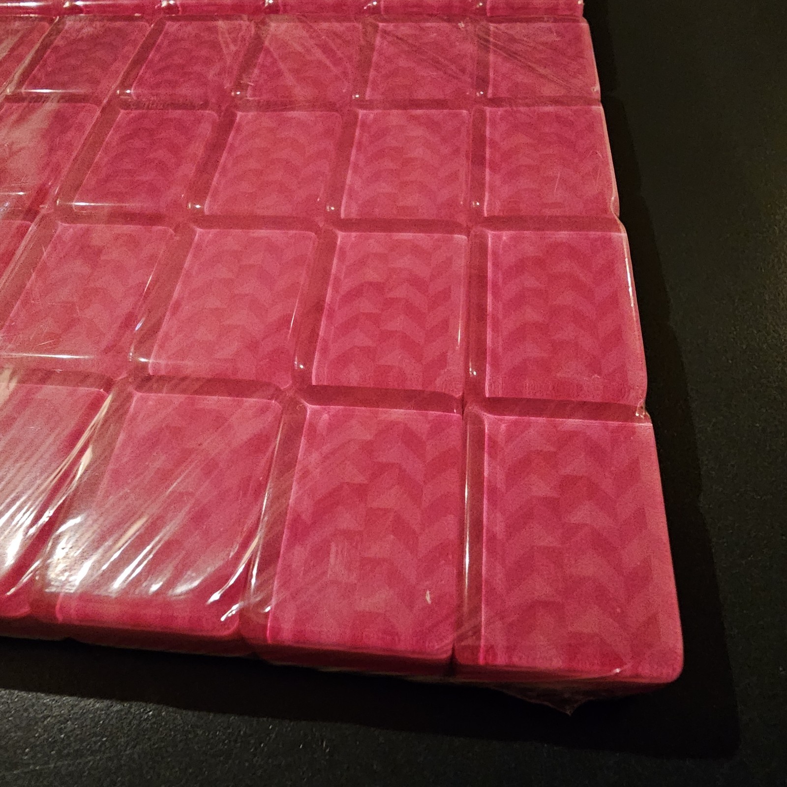 NEW! Unbranded Hot Pink Crystal Backed Engraved Mahjong Tiles Set 160