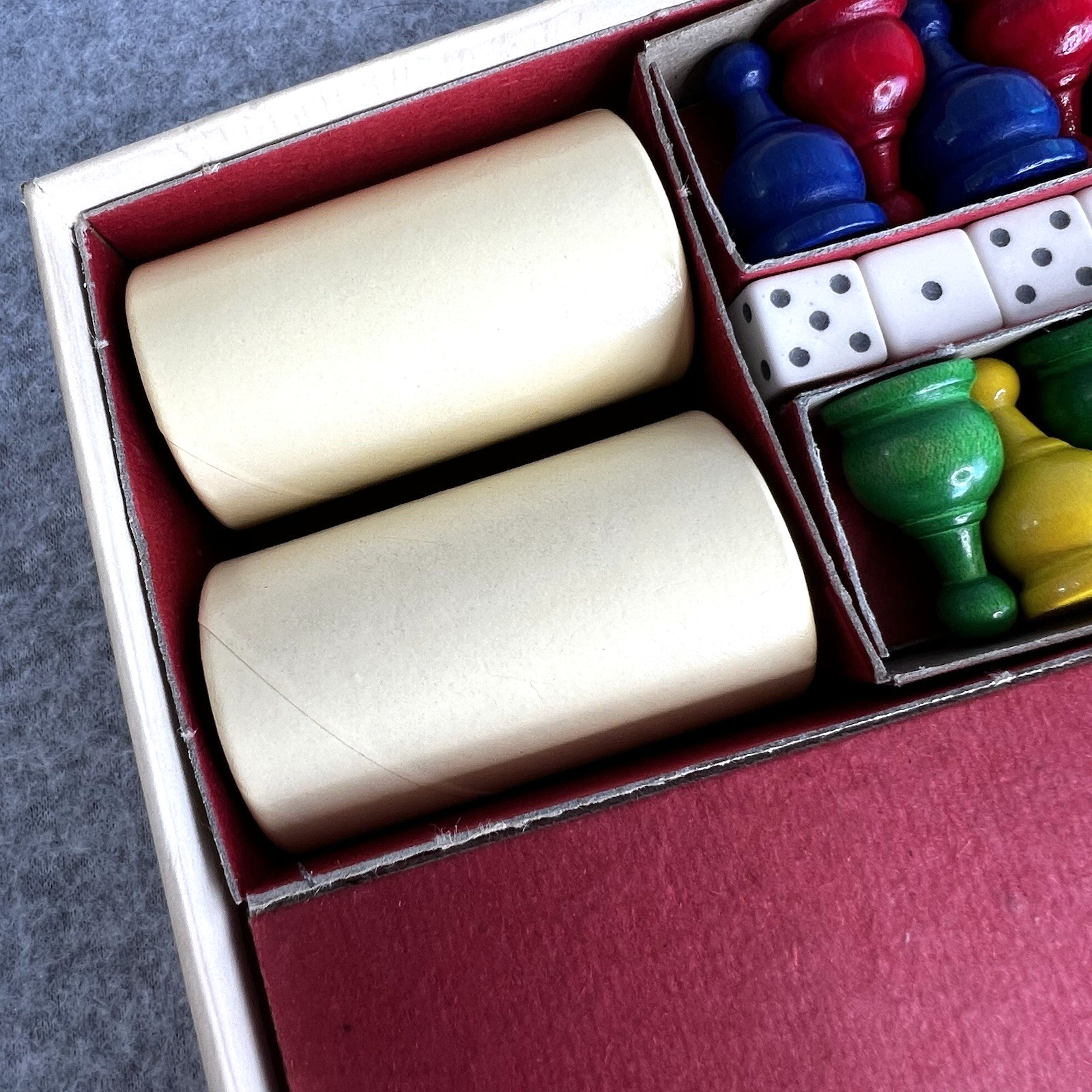 PARCHEESI Deluxe Edition 1975 Vintage Game Royal Game of India Complete Clean