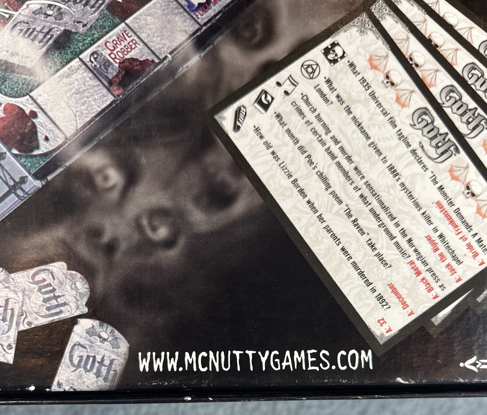 Goth The Game of Horror Trivia McNutty Board Game 2002 4 Person Vintage CIB Fun