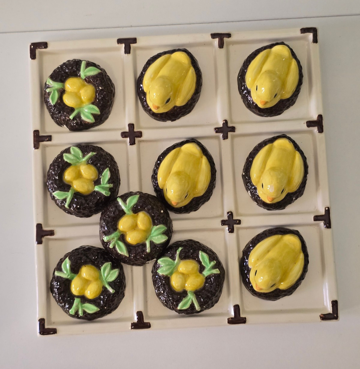 CHICK-TAC-TOE Complete Ceramic Set | 5 chicks, 5 egg nests | Vintage