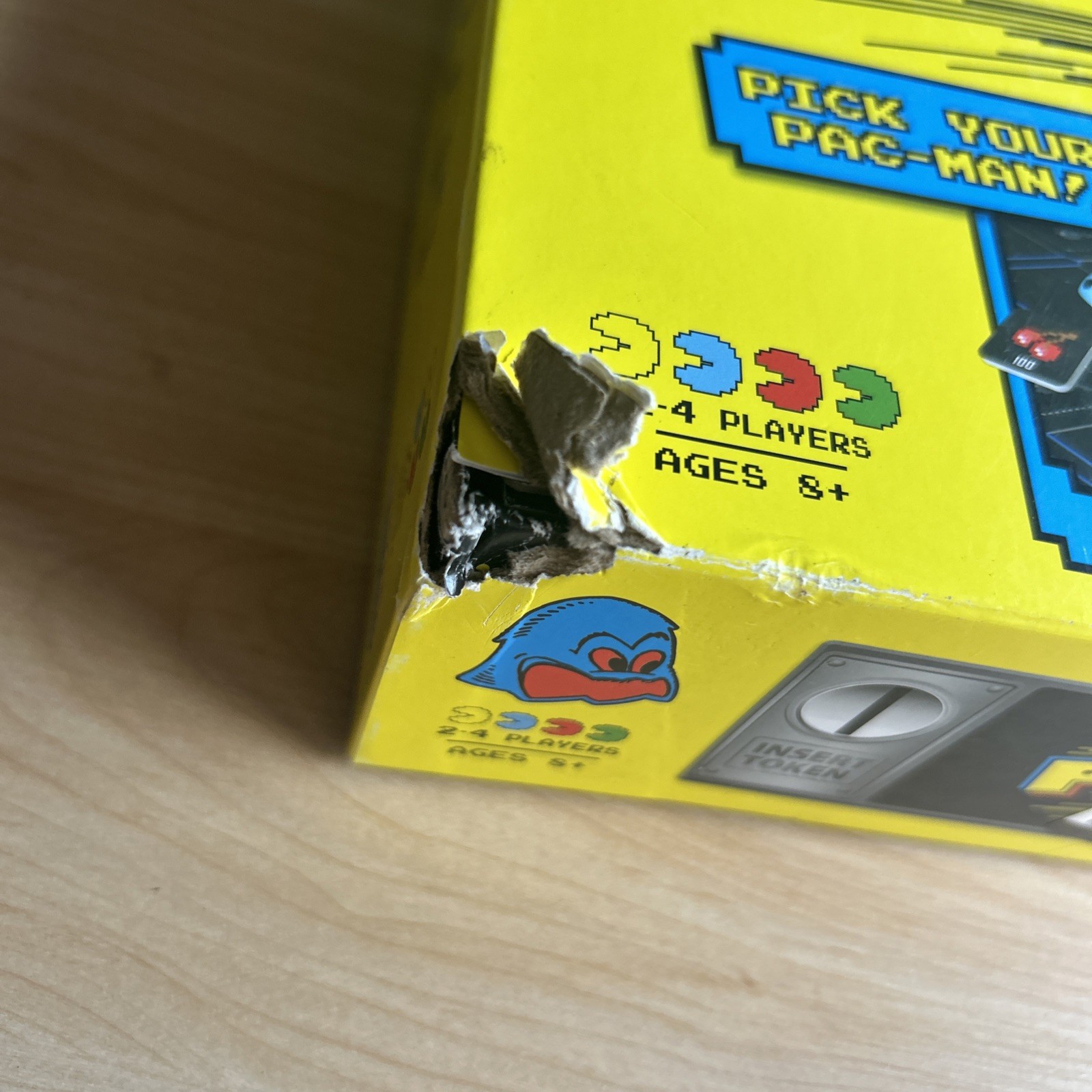 Buffalo Games Ultimate PAC-MAN Board Game Retro Arcade Classic New *DAMAGED BOX*