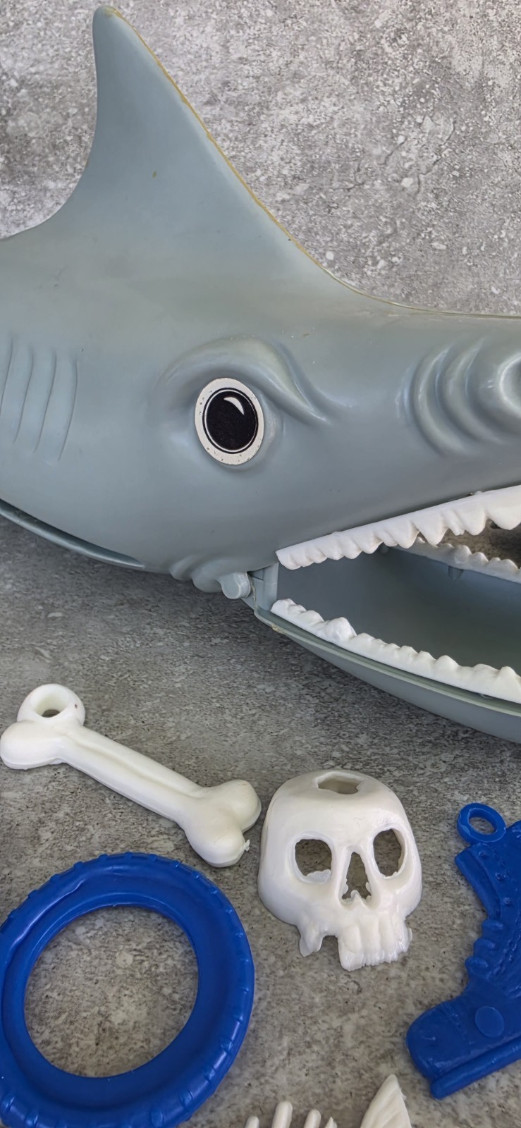 Vtg 1975 Ideal Universal Pictures Game of Jaws Shark Game 95% Complete FREEUSHIP