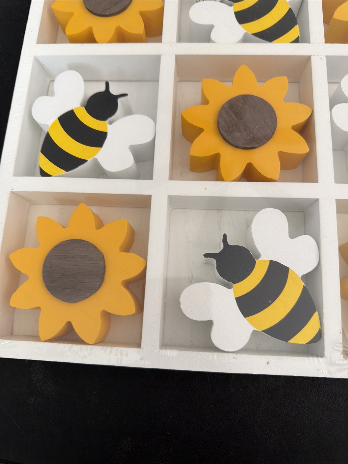 Wooden White Bee & Sunflower Tic Tac Toe Game or Charming Home Decor – NEW