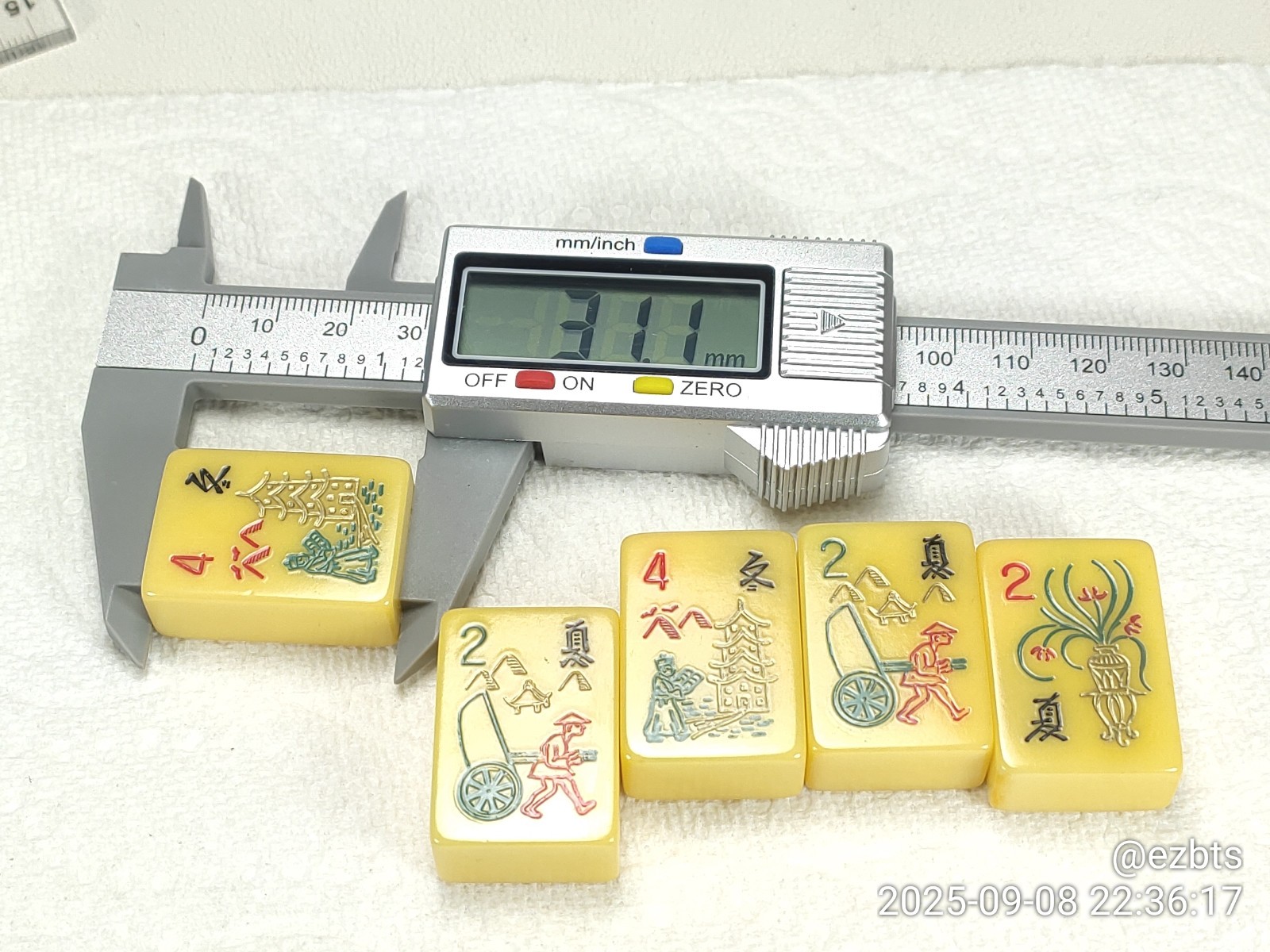 4 Rare Bakelite Catalin MahJong Mah Jongg Flowers tiles Excellent Condition 9dia