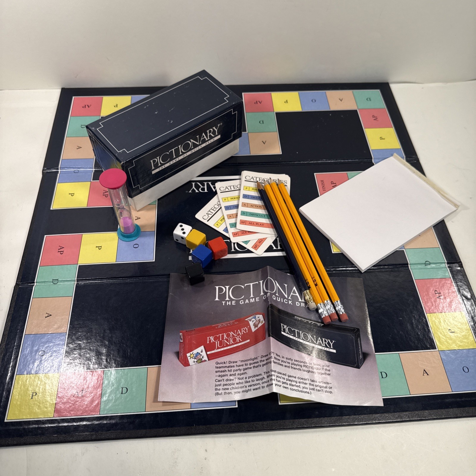 1985 Pictionary 1st Edition Charades Game Complete in Very Good Cond FREE SHIP