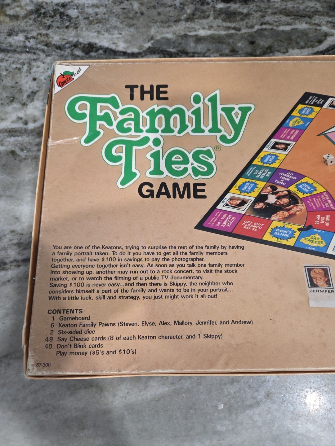 1980’s THE FAMILY TIES GAME Family Board Game Apple Street 87-300 Paramount Pics