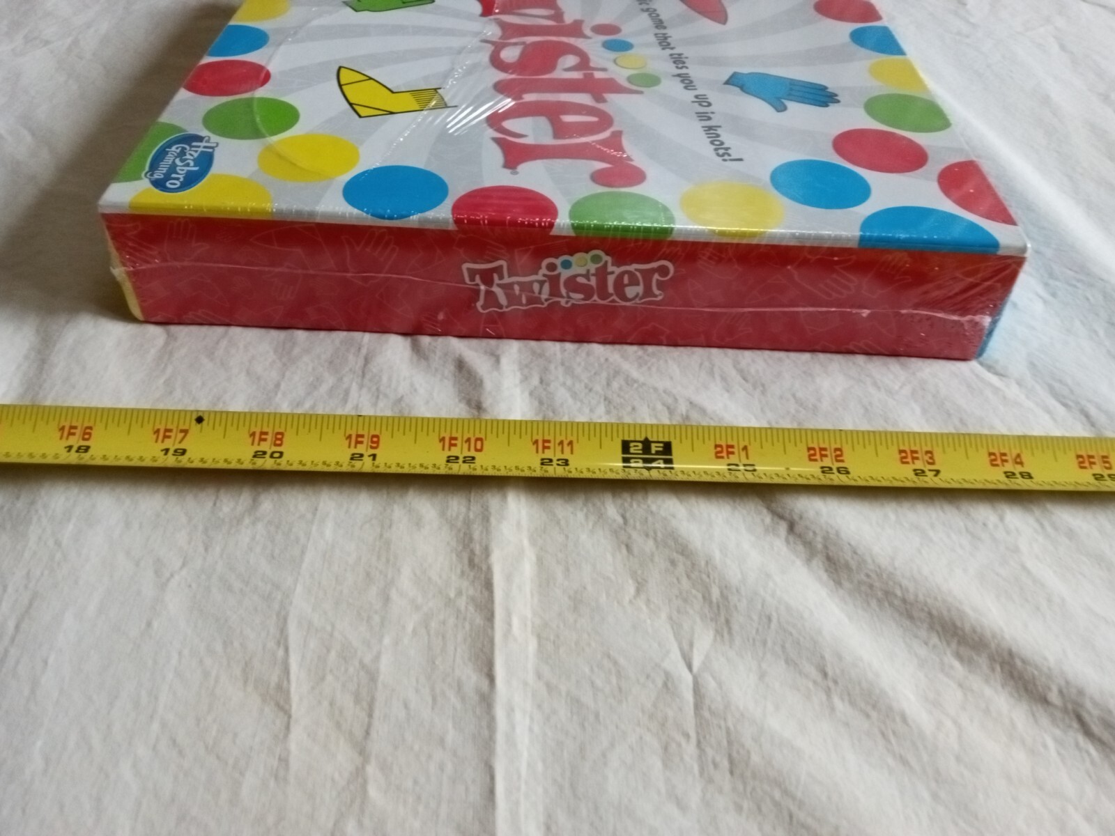Twister Classic Indoor Outdoor Party Board Game for 2 or more Players, NEW.