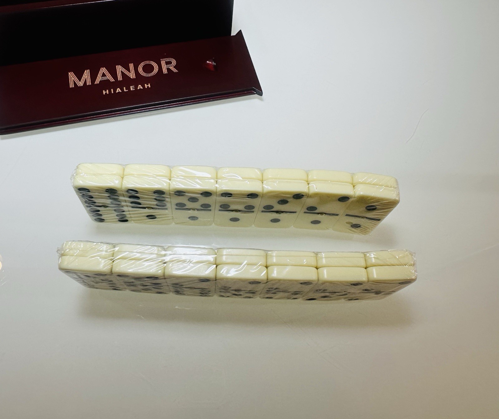 Dominoes Set of 28 MANOR Hialeah in Wooden Case NEW
