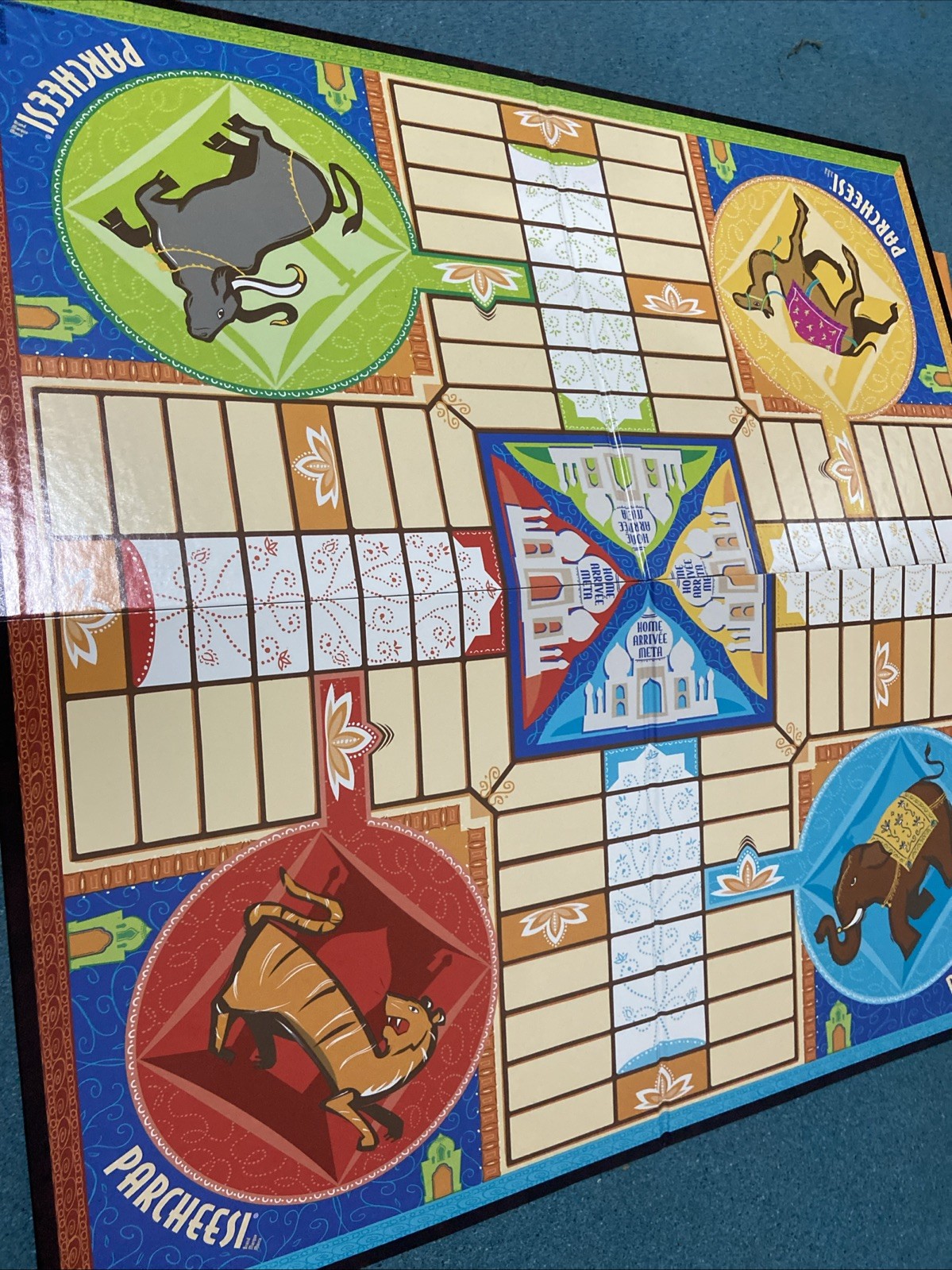 Parcheesi with Plastic Animal Figures COMPLETE Hasbro 2009 Pachisi Classic