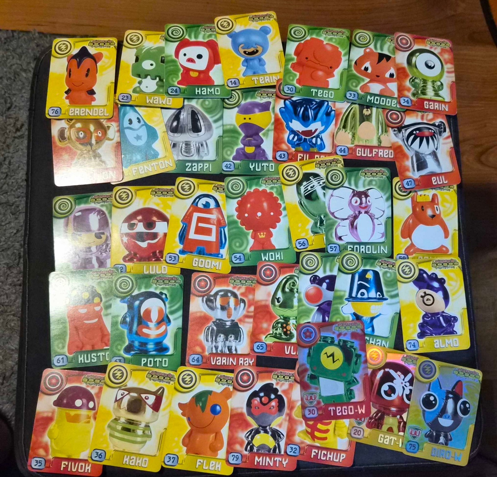 Gogos Crazy Bones Series 1 & 4 LOT OF 92 Gogos & 36 CARDS
