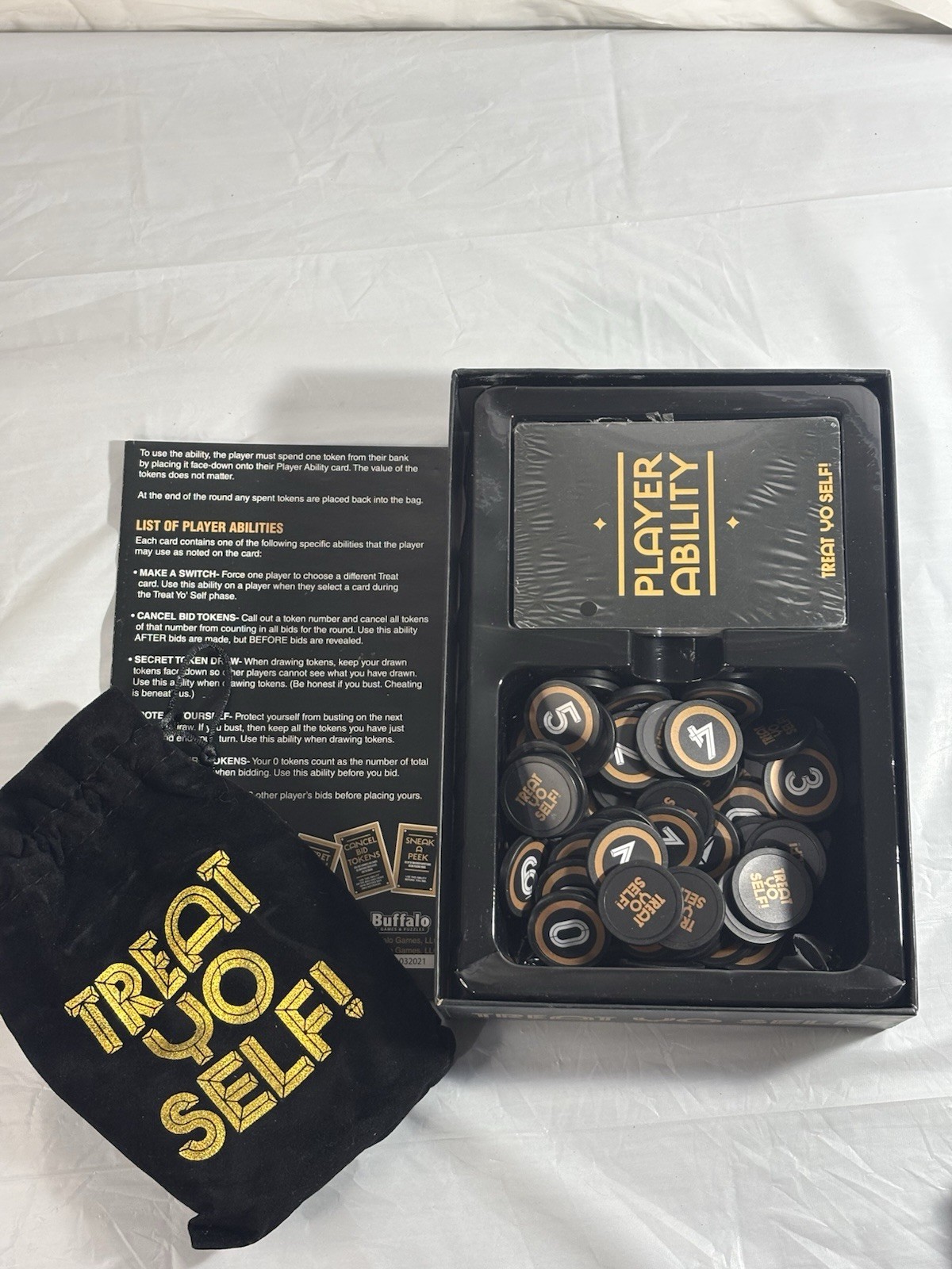 Treat Yo Self! The Game You Deserve. A Bidding and Bluffing Family Strategy Game