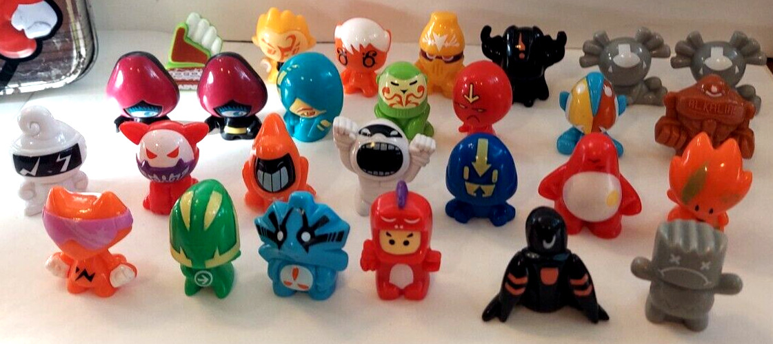 Lot Of 27 Miscellaneous Gogos Crazy Bones Figures Nice Variety & Spec ed. Tin