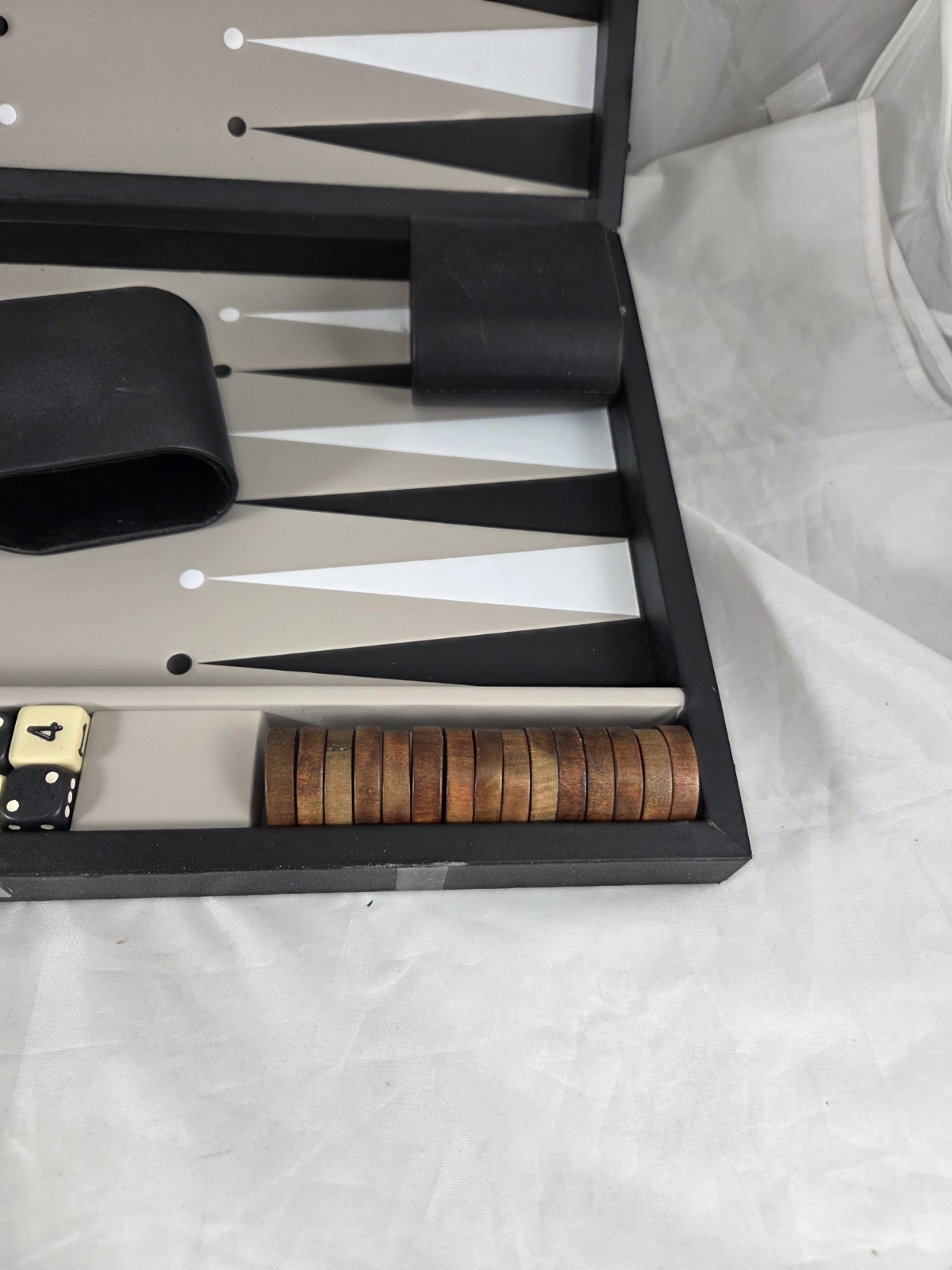 2013 CRATE AND BARREL black hard case Backgammon Travel Set, Wooden Playing Chip