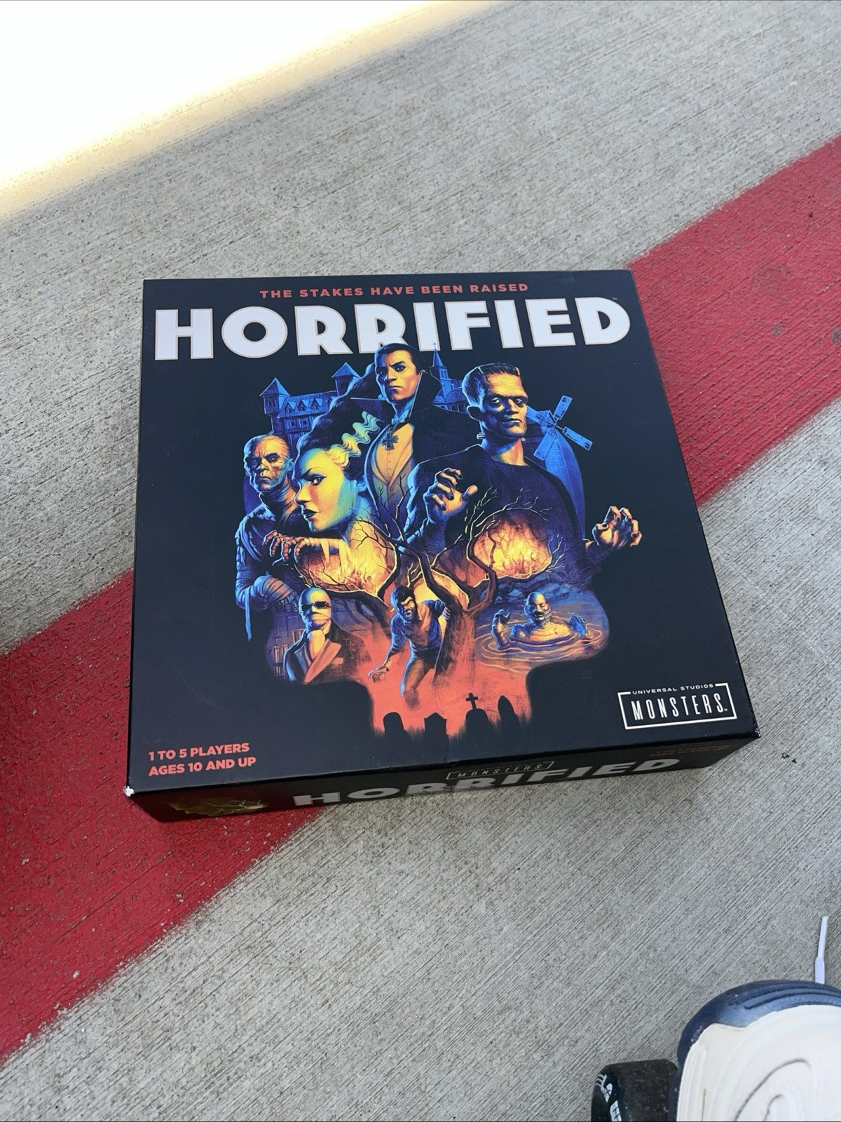 Horrified Universal Monsters Strategy Board Game Ravensburger #N8361 (TC)