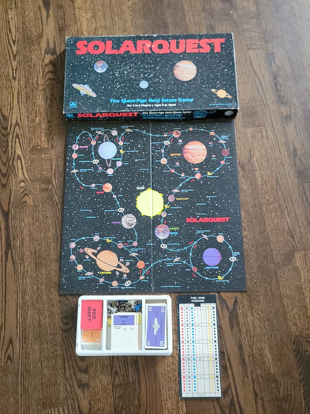 SOLARQUEST 1986 Golden/Western Space Age Real Estate Board Game SEE PICS & READ