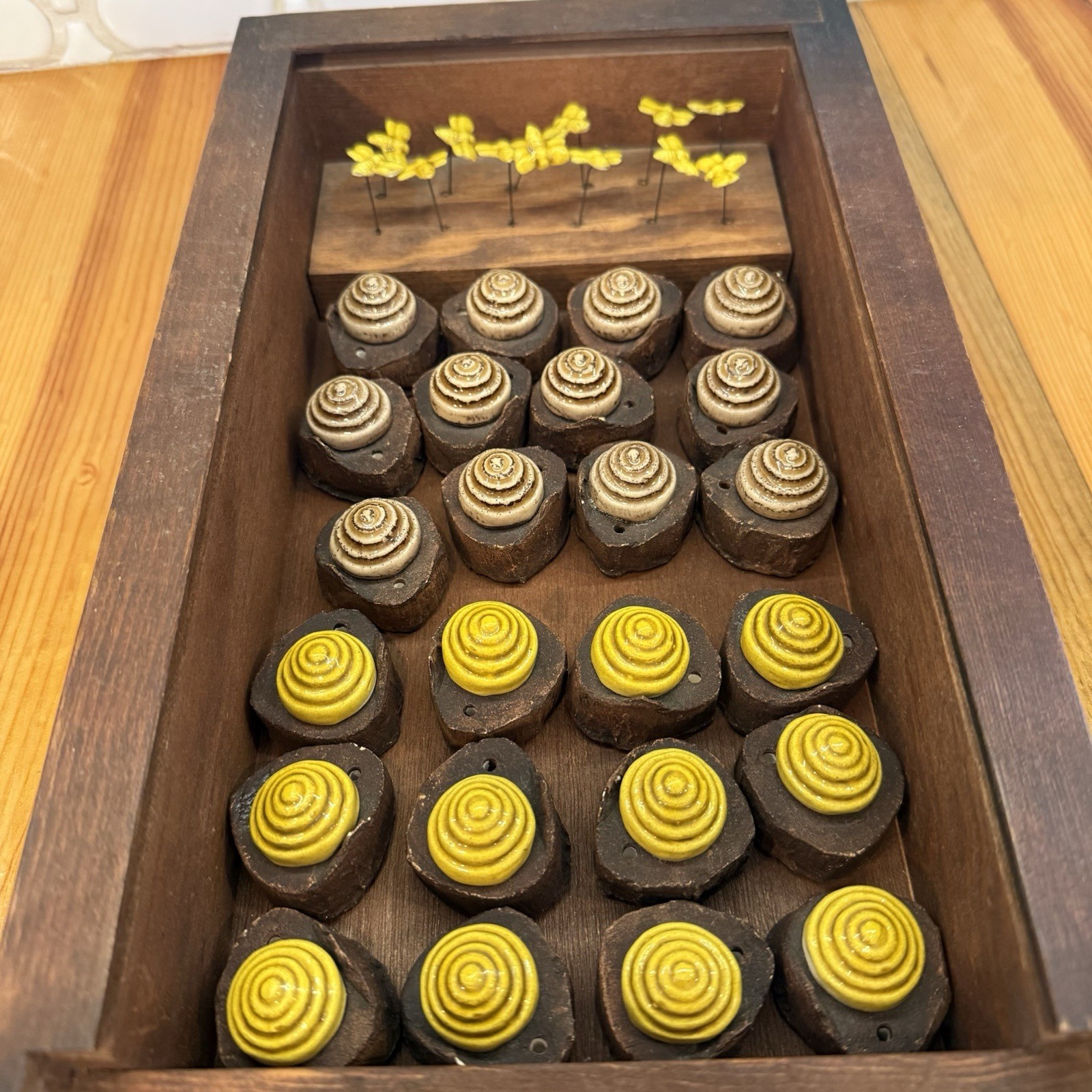 VNTG Hand Made Checkers Pieces Composite Ceramic Queen Bee Hive Wooden Box OOAK