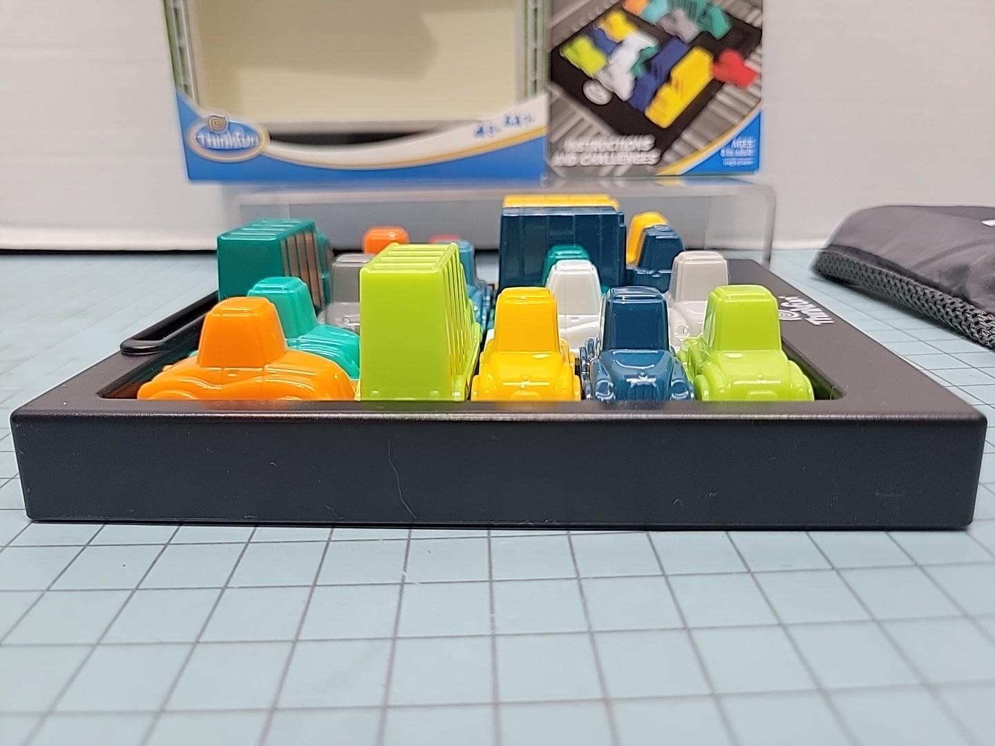 Rush Hour Traffic Jam Logic Game Thinkfun – 40 Challenges to Ignite Your Mind