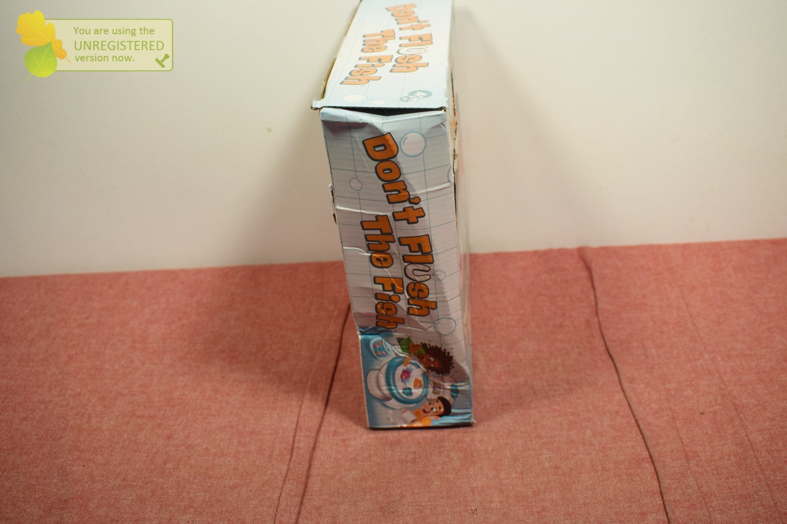 PlayMonster Dont Flush the Fish Board Game (Pack Wear)