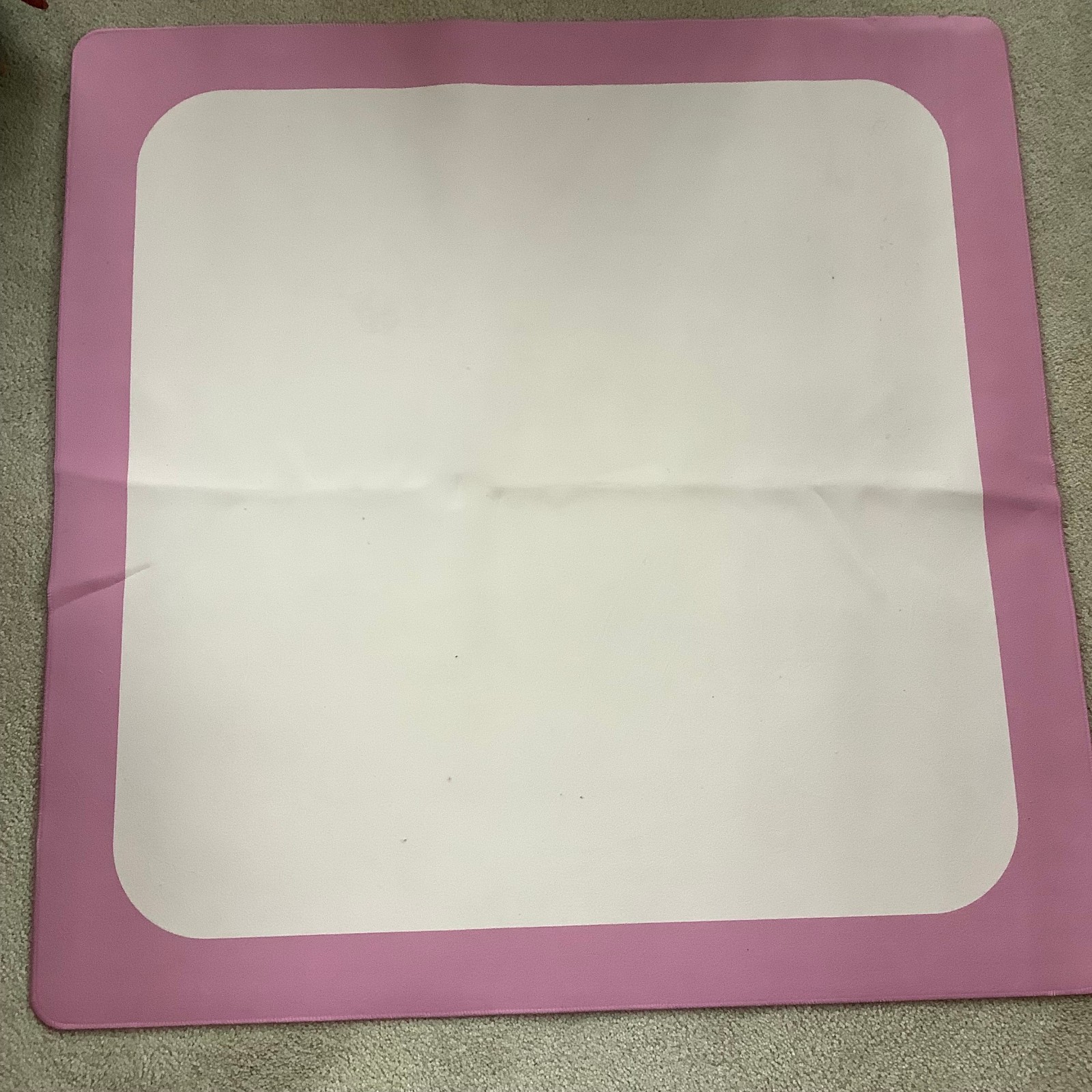 Pink/White Rubber Mah Jongg Mat 32-1/2″ Sq. w/Black Carrying Pouch