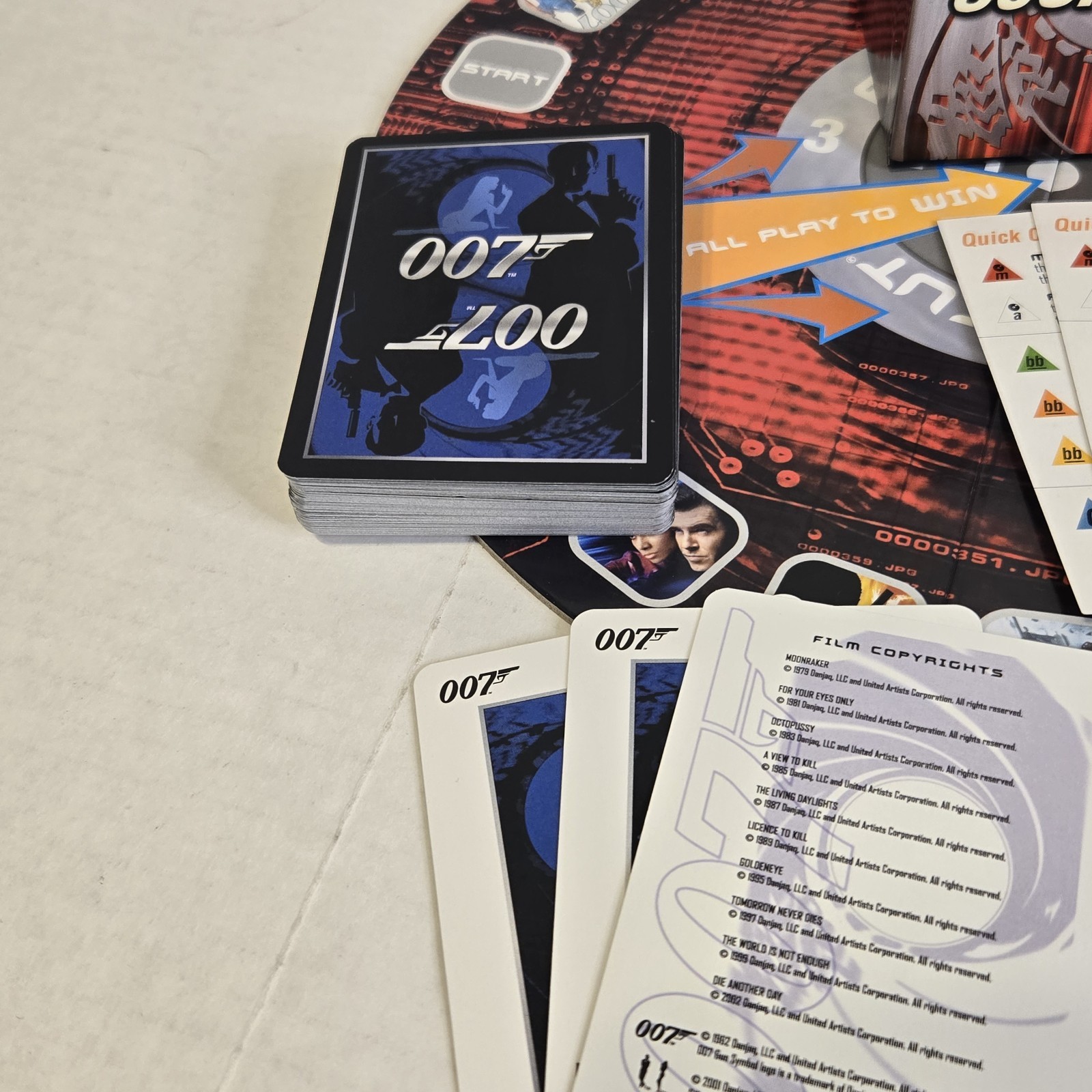 James Bond 007 Scene It? Collector’s Edition in Tin w/Deck of Cards **COMPLETE**