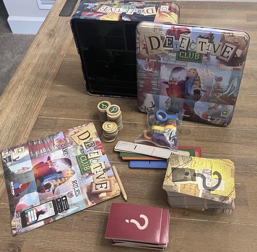 Detective Club 100 %COMPLETE Blue Orange Social Deduction Board Game Metal Tin