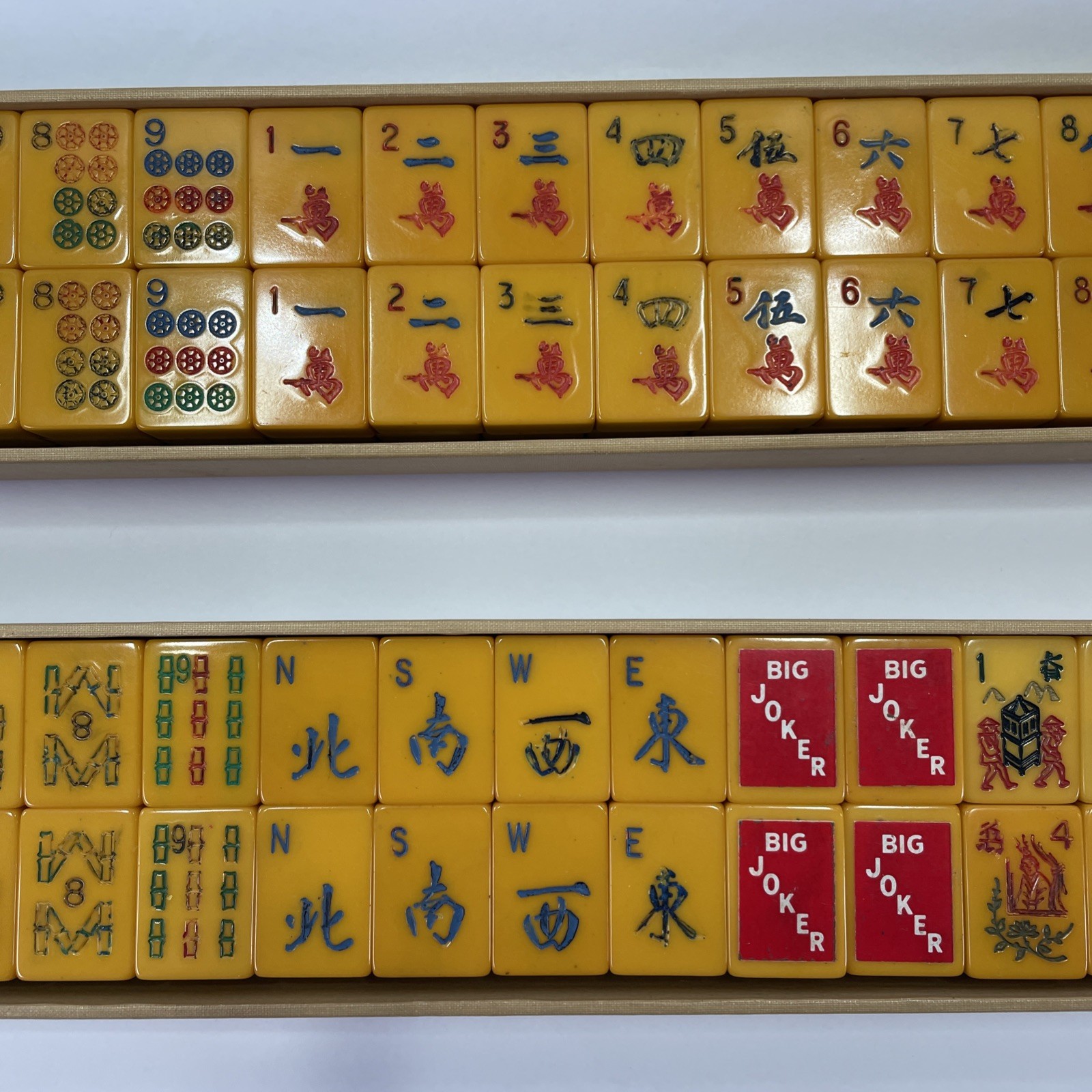 Vtg Bakelite Butterscotch Mahjong Set 168 Tiles 4 Racks in Locking Hard Case