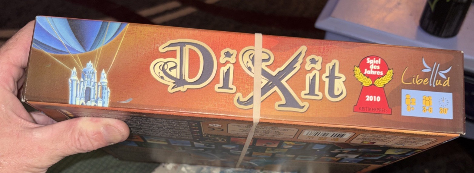 Dixit Family Board Game A Picture is Worth a Thousand Words Asmodee 2018