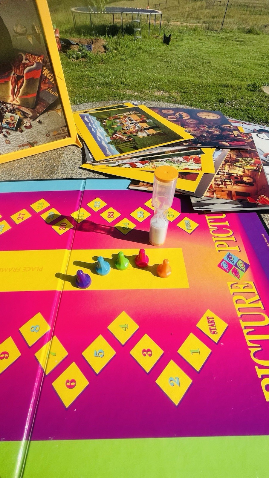 Picture Picture Game “Everyone Sees Things Differently” Golden, 1992, Age Adult