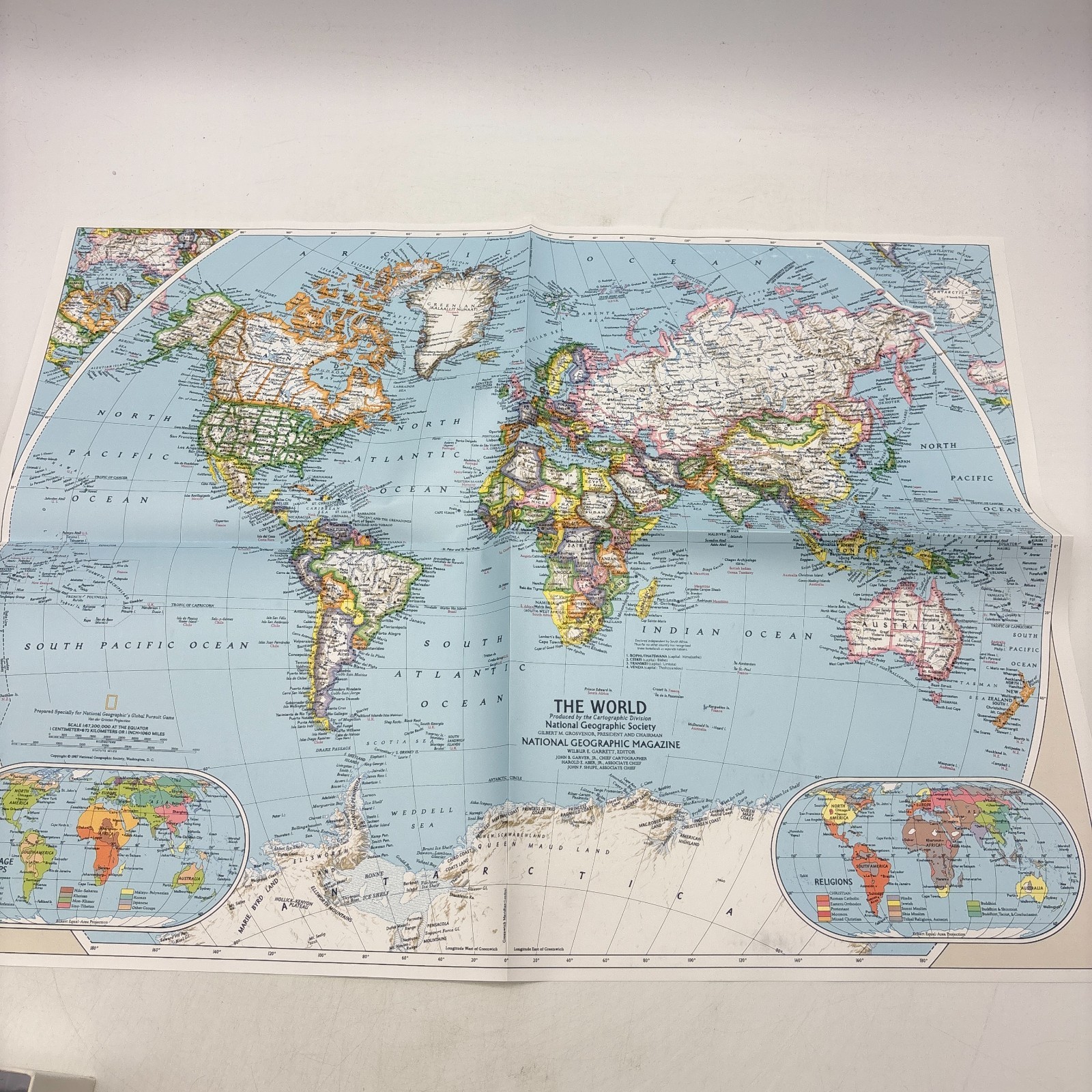 VINTAGE Global Pursuit Board Game COMPLETE National Geographic Society 1987 Map