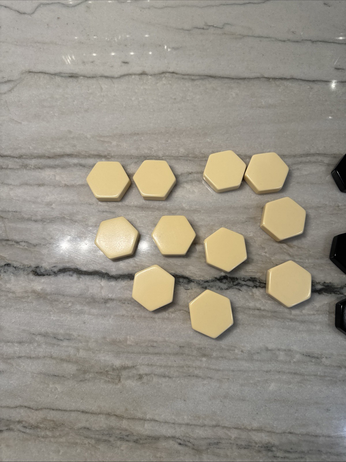 Hive Board Game by John Yianni Smart Zone Games Complete Bag Tiles Instructions