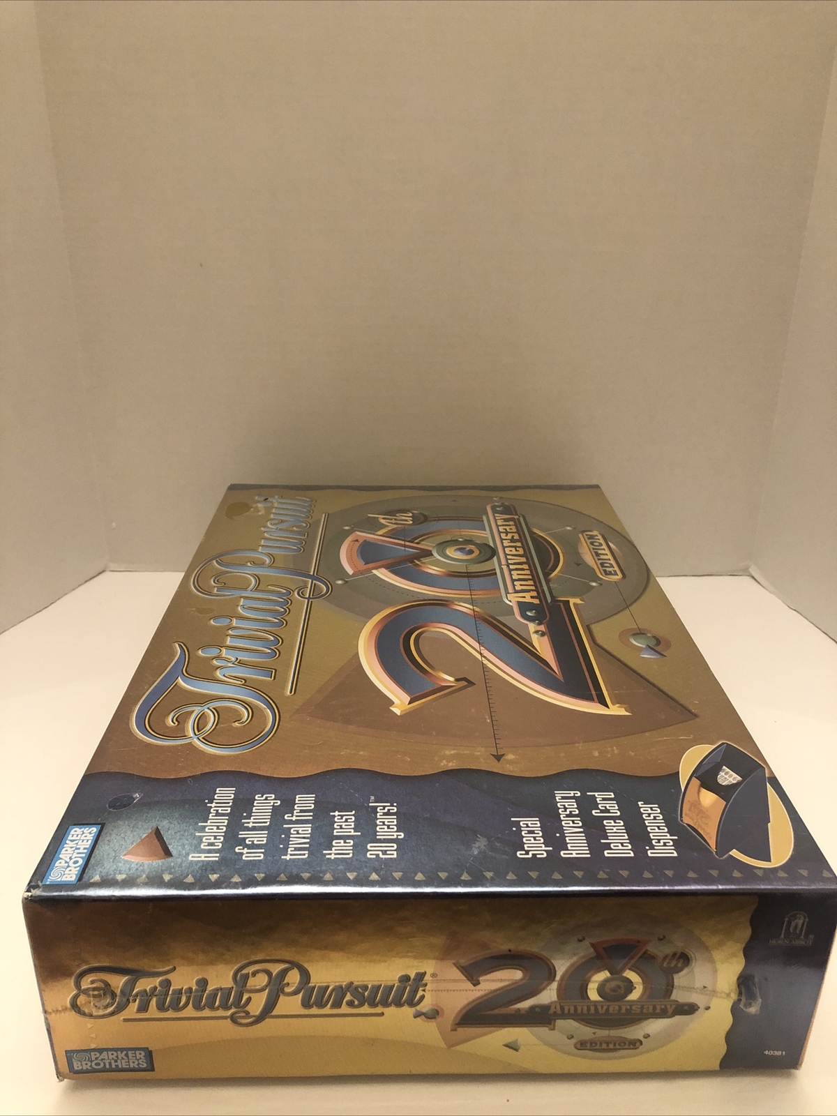 TRIVIAL PURSUIT 20TH ANNIVERSARY Edition Family Board Trivia Game~New & Sealed