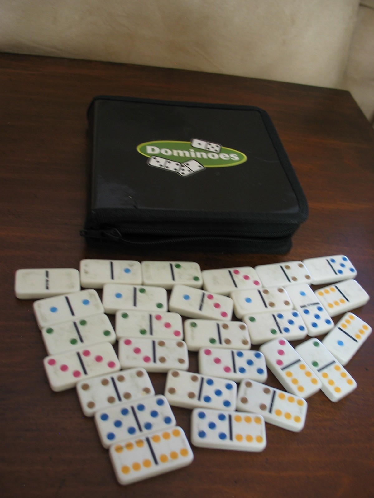 COMPLETE Dominoes 28 tiles in zippered storage case bag travel game toy
