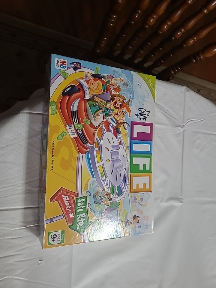 The Game Of Life board game 2 to 6 players 9+ assembled fantastic condition