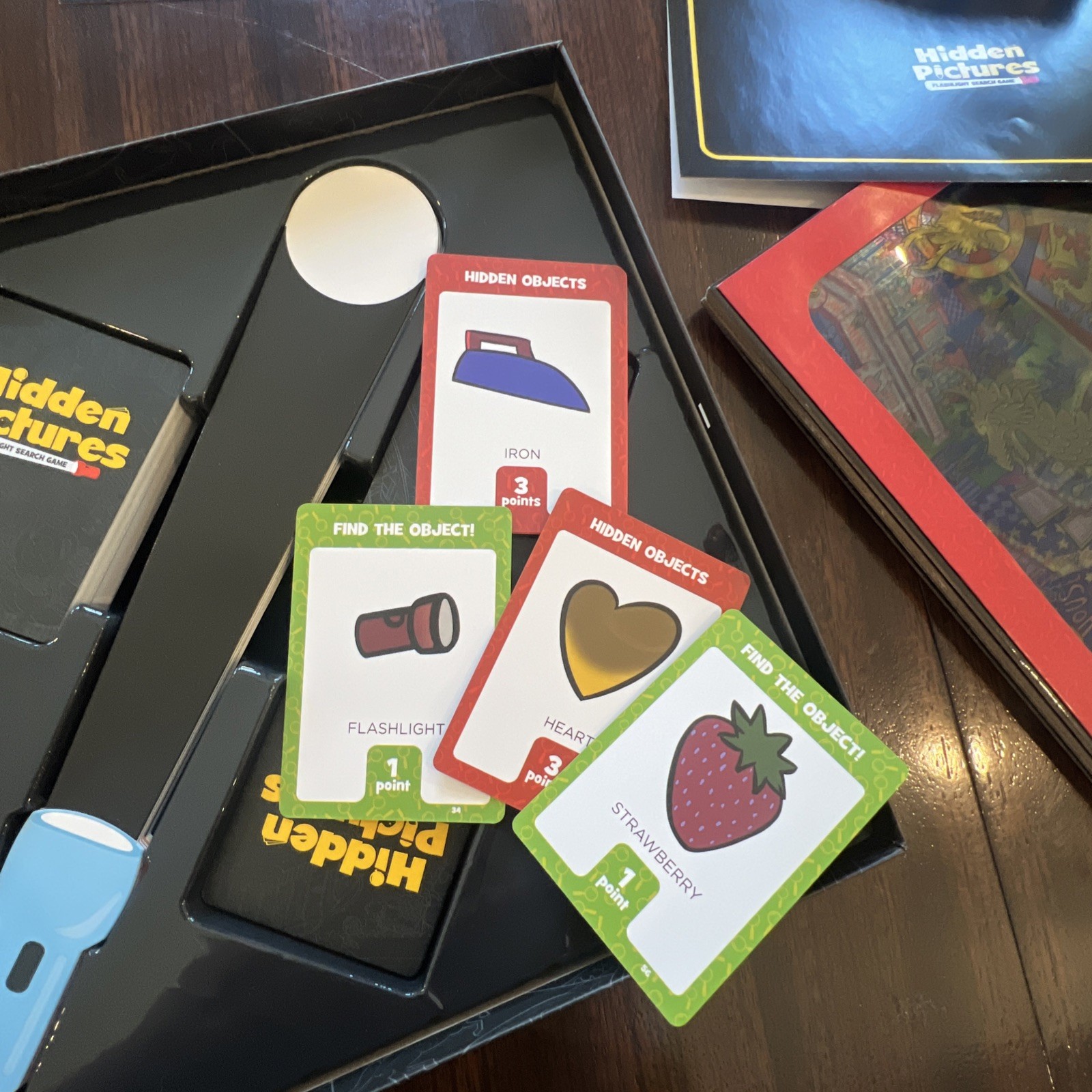 Highlights Hidden Pictures Board Game Flashlight Search Pre Owned