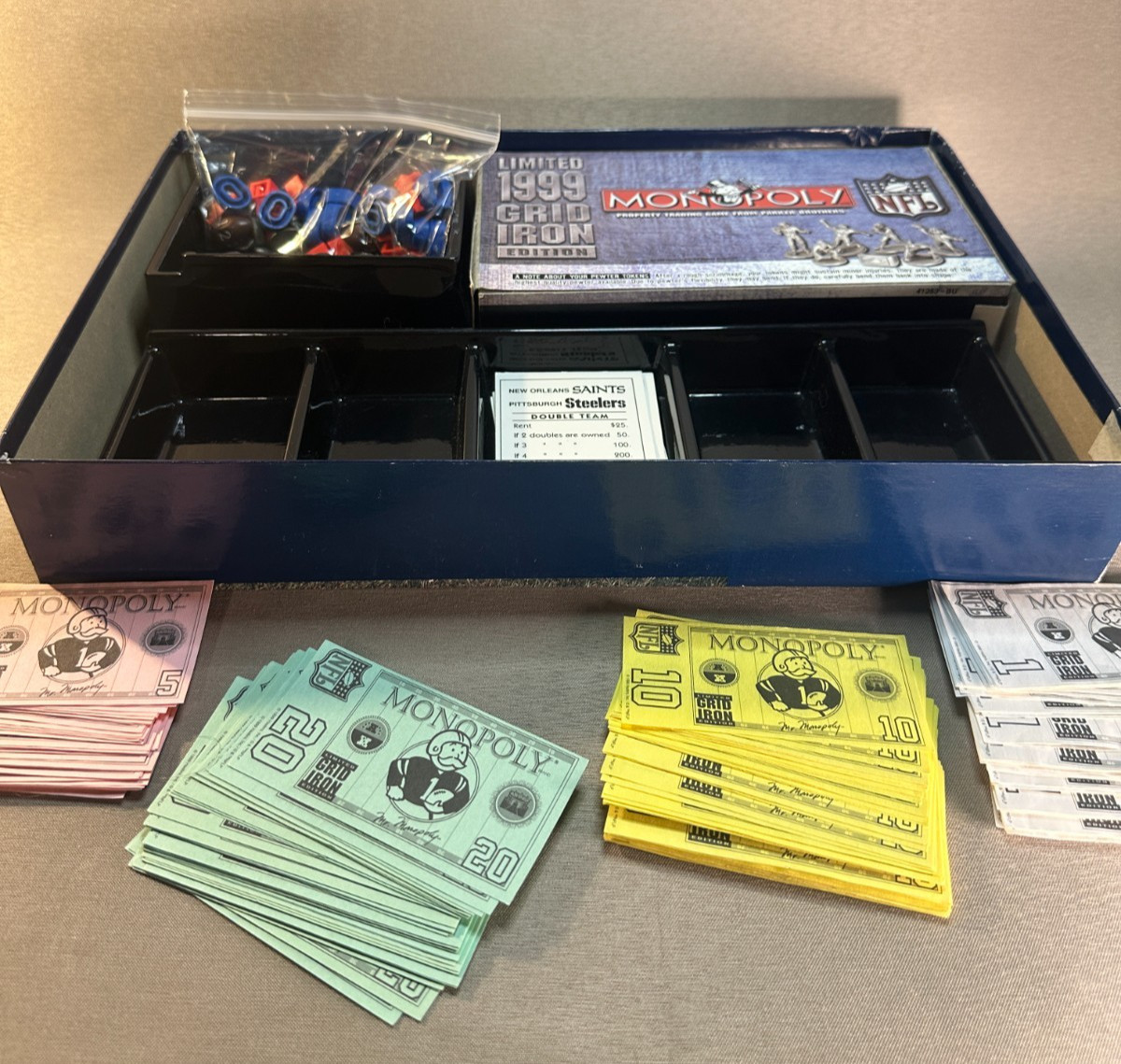 Monopoly NFL Limited 1999 Grid Iron Edition Parker Brothers Hasbro Collectible