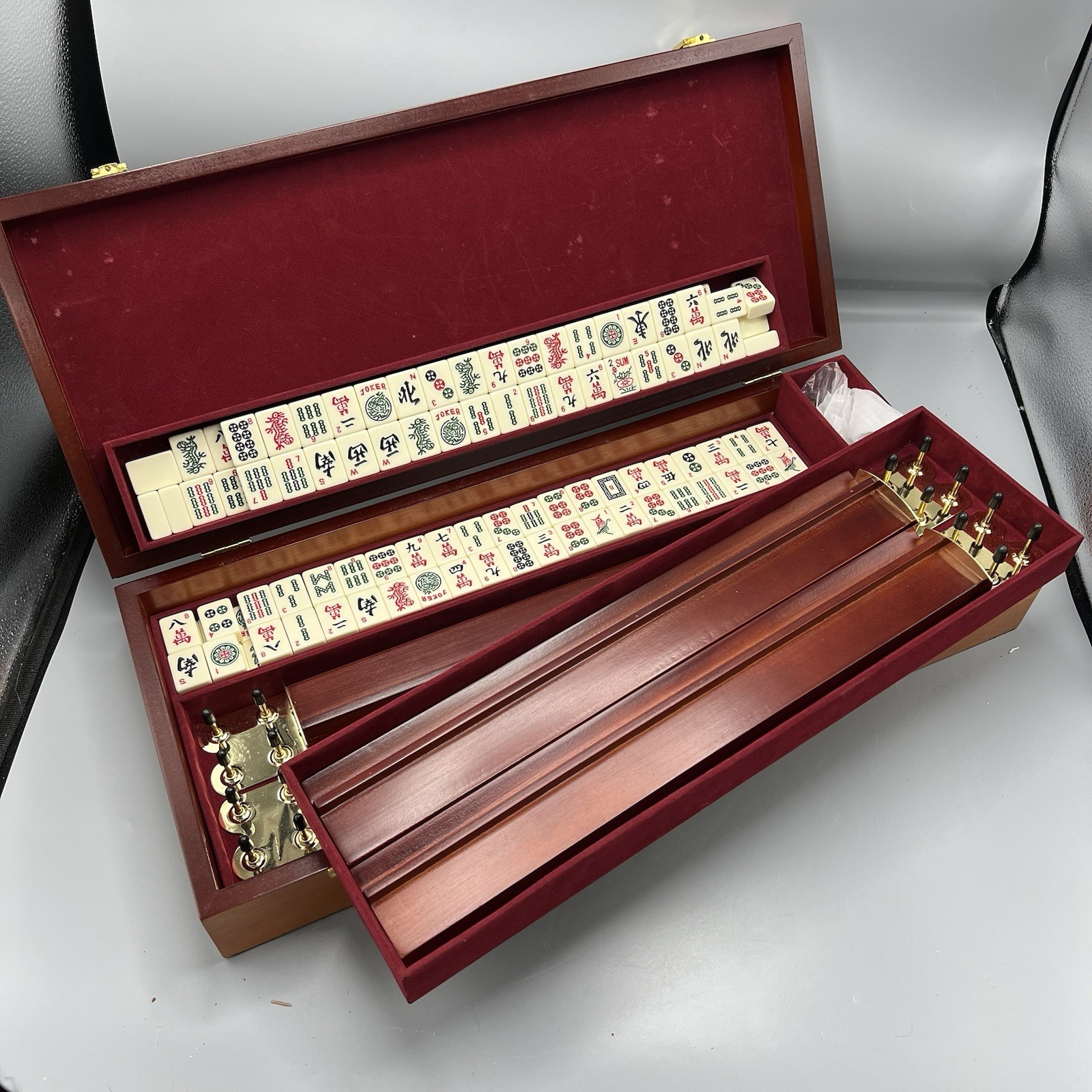 2013 Mah Jongg Playing Set 168 Plastic Tiles “Wooden” Case ~ World Trump LTD