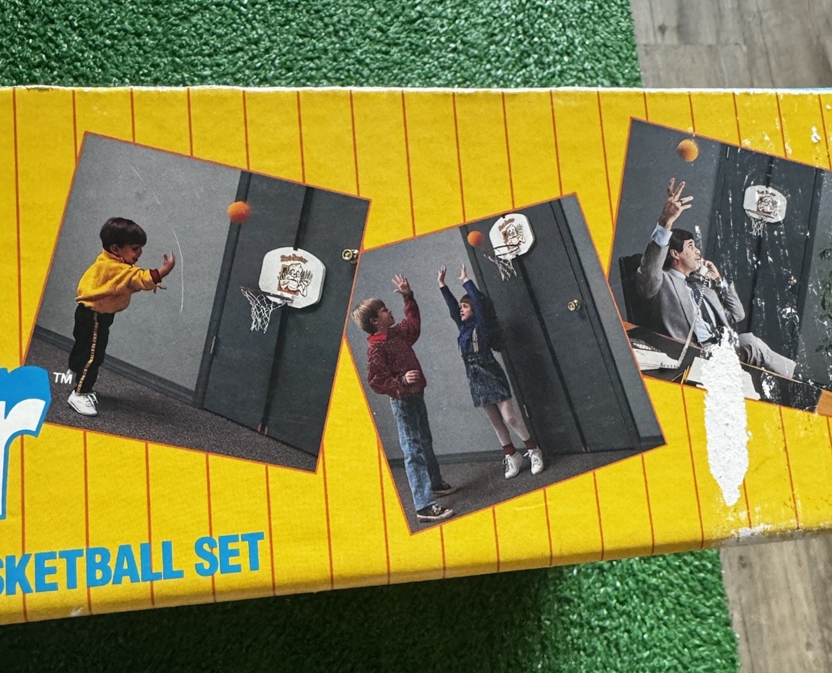 DP Shot Buster 1987 Vintage Mini Indoor Basketball Set ‘Dunkin’ Dinosaur’