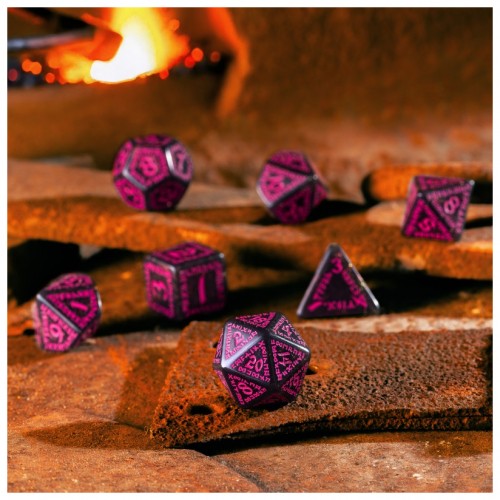 Dice Set – Runic Shimmering – Black/Magenta