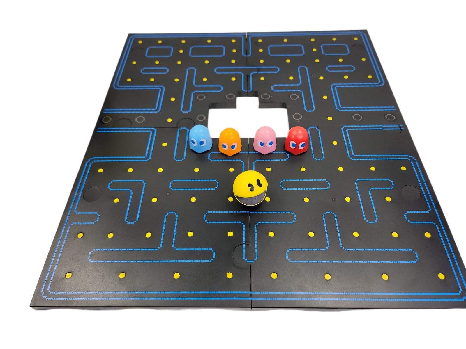 Pac-Man – The Board Game Authentic Arcade Sounds Waka Waka by Buffalo Games