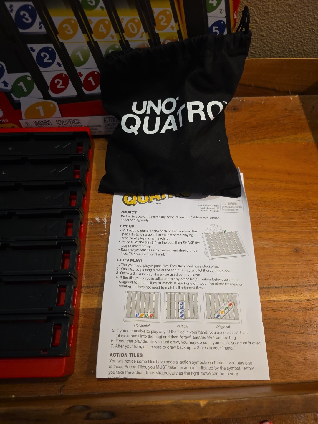 Mattel Games UNO Quatro Game with Colored Tiles & Plastic Grid for Family