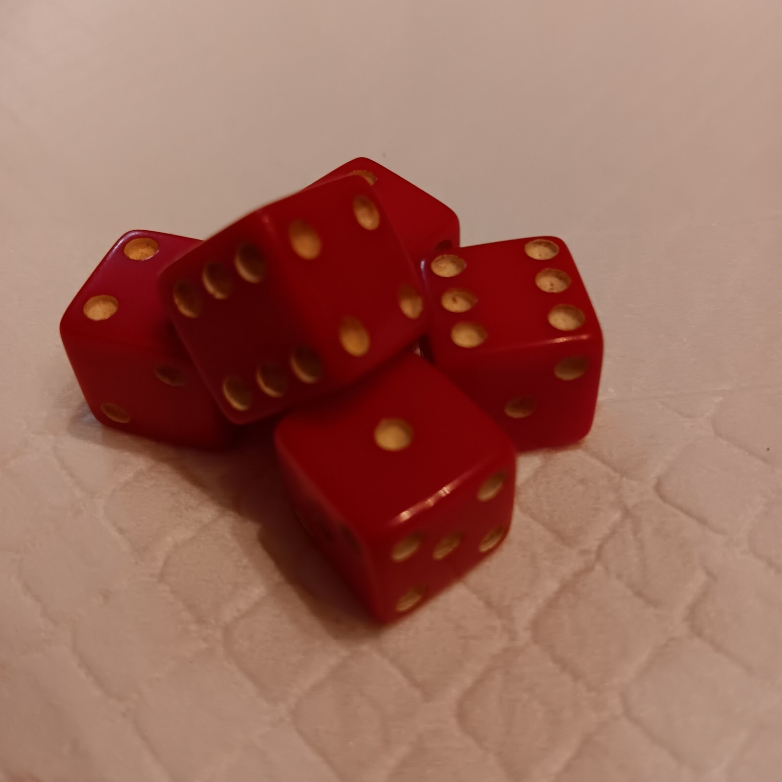 (5) Vintage Marbled Cherry Red Bakelite 1/2″ Rounded Corner Game Dice